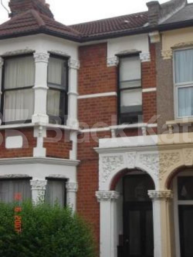 			LET!, Studio Apartment, 1 bath, 1 reception Studio			 Raleigh Road, TURNPIKE LANE